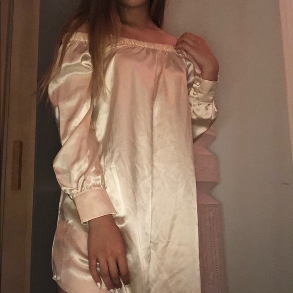 satin ivory off the shoulder dress 🤍 - Picture 2 of 4